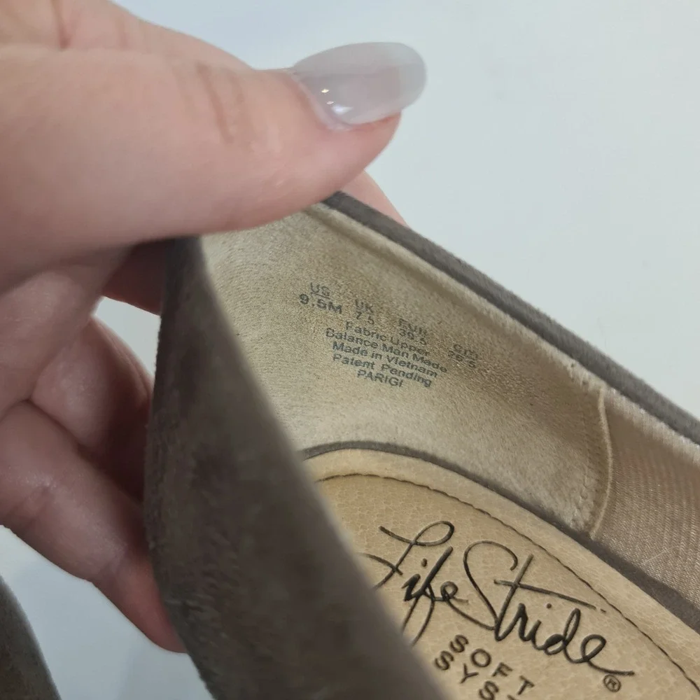 LifeStride Parigi Taupe Faux Suede Round Toe Kitten Heel Pumps Womens 9.5 M